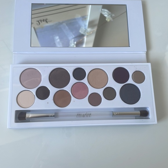 BRAND NEW LIMITED EDITION - Picture 4 of 4